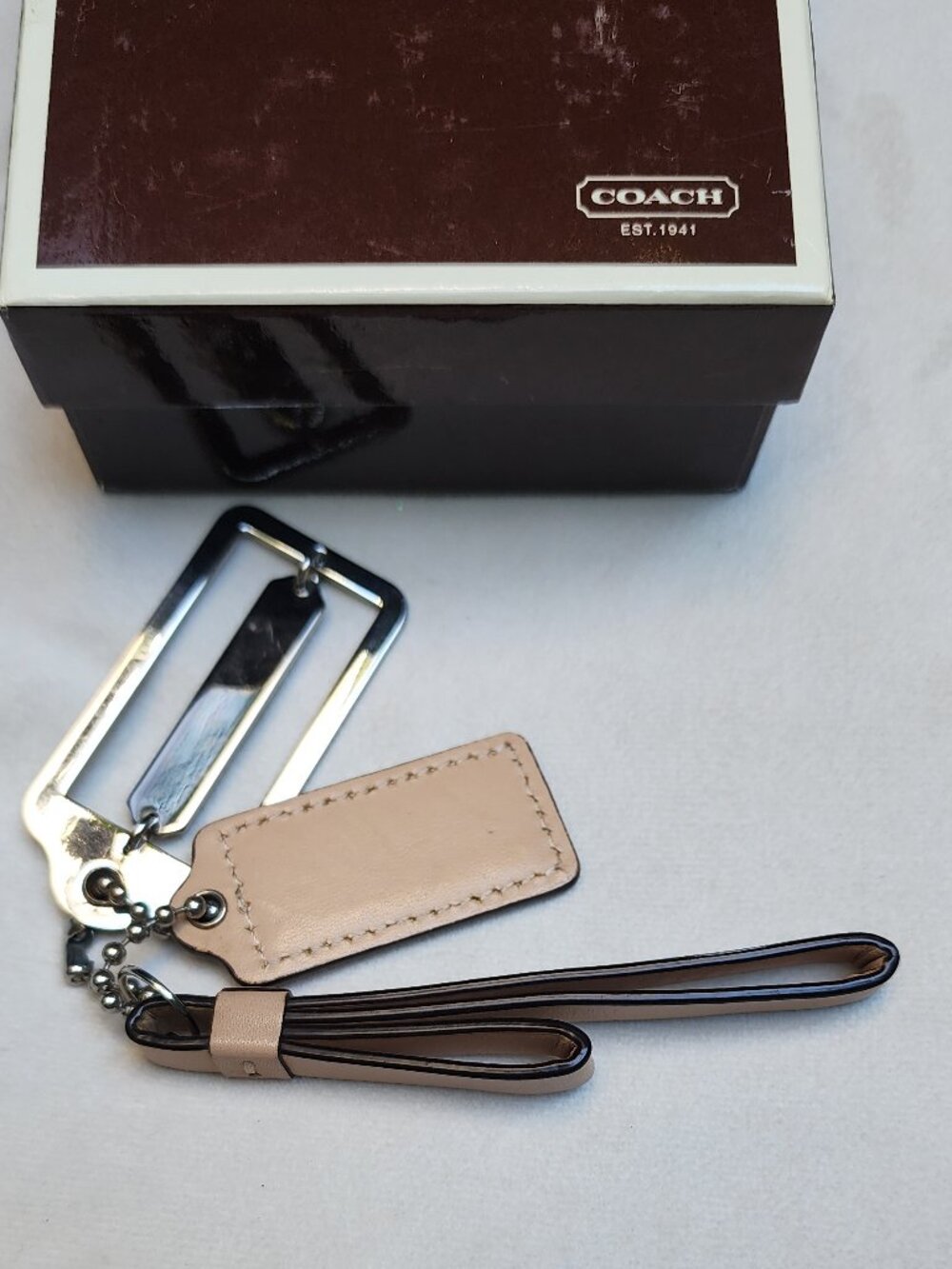 EUC bundle COACH 3 piece Keychains tan, silver WITH COACH gift box - Picture 14 of 15